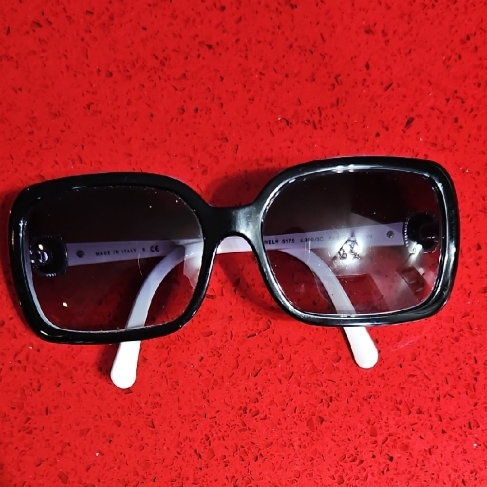 Black Square Sunglasses